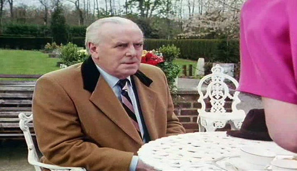 Minder  S08  E05  Guess Who's Coming To Pinner
