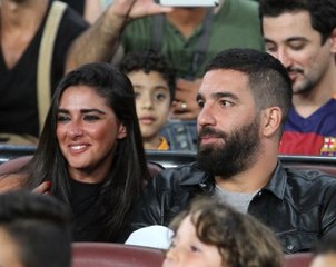 Arda Turan'ın Annesi ve Sevgilisi İspanya'da Buluştu