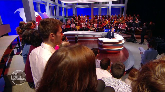 Jeanne Au Secours ! - Parodie dans Le Petit Journal du 21/03 sur Canal + - FUTURPOP