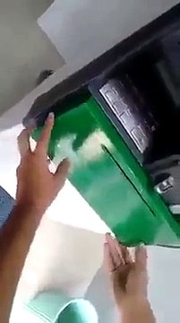 اے ٹی ایم ATM مشین سے ڈاکیتی کا نیا طریقہ ۔ تمام دوستو سے گزار...