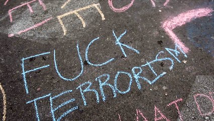 Terrorisme à Bruxelles: des messages de paix à la craie sur le piétonnier