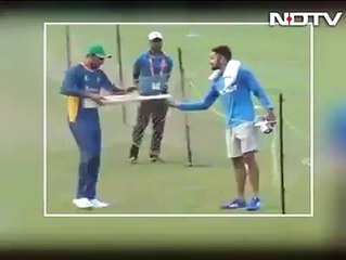 Virat Kohli Gifts Bat to Amir