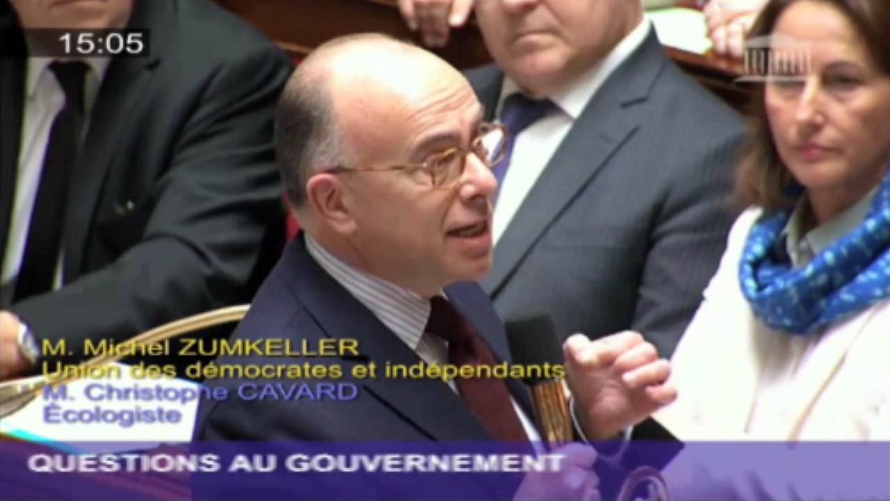 Cazeneuve : "Des milliers de passeports vierges ont été récupérés par Daech"