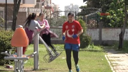 Ev Temizliğine Giderek Avrupa Şampiyonası'na Hazırlanıyor