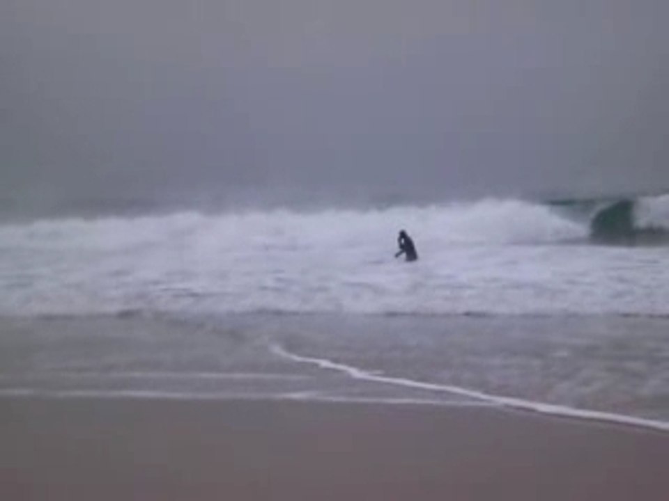 Moi enfermé dans un tube a lacanau hiver 2007