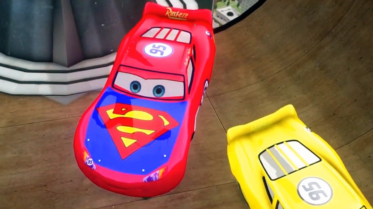 Spiderman Songs Lyrics ♫ We Wish You a Merry Christmas ♫ HULK Cars Pink, Blue, Yellow smashed