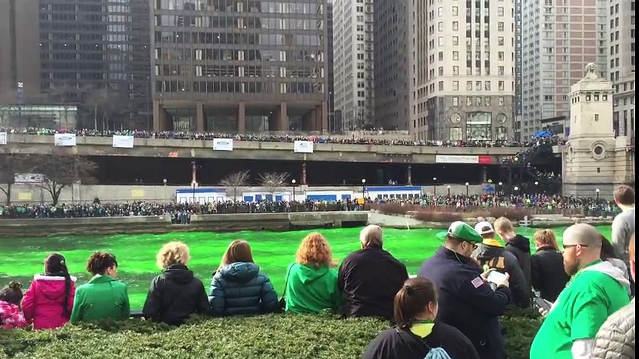 Pour la Saint-Patrick, la rivière de Chicago se met au vert