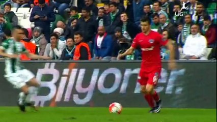 Zap Foot du 22 mars: la boulette d'Isaksson, le plus beau but de la Masia cette semaine etc.