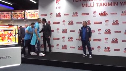 Fatih Terim ve Milli Futbolcular Teknosa'yı Ziyaret Etti