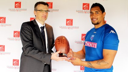 Steven Setephano reçoit le trophée de l'Homme du Match FCG-Brive
