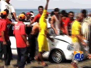 Cars spotted floating in the sea in Karachi -22 March 2016