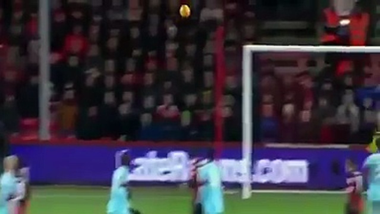Amazing free kick, best football skil!