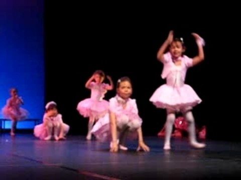 Danse Spectacle filles Juin 2007 numéro 1