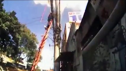 Electricity repair man got shocked of his life he attempts to fix pylon