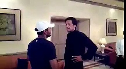 Umar Akmal caught complaining to Imran Khan about his batting position - Whatsapp Viral Videos - YouTube