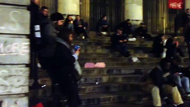 Attentats : les Bruxellois réunis place de la Bourse
