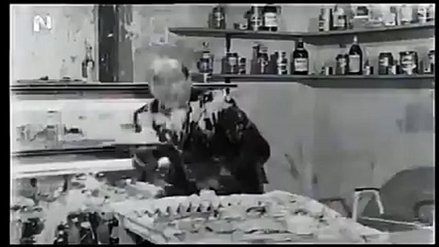 Αποστολή στο ζαχαροπλαστείο. θα ήθελα μια τούρτα για το σπίτι, Δεν πειράζει θα την φάς εδώ