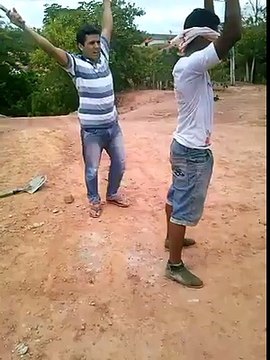 Quand un portugais s'amuse au chantier mdr