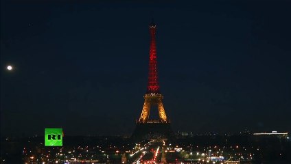 Pour les Attentats de Bruxelles la Tour Eiffel aux couleurs de la Belgique