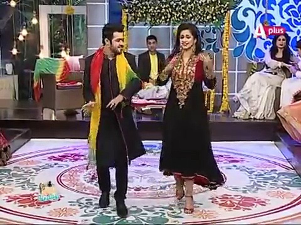 Mundya dupata chad mera - Meera and Noor Dance in Live TV show