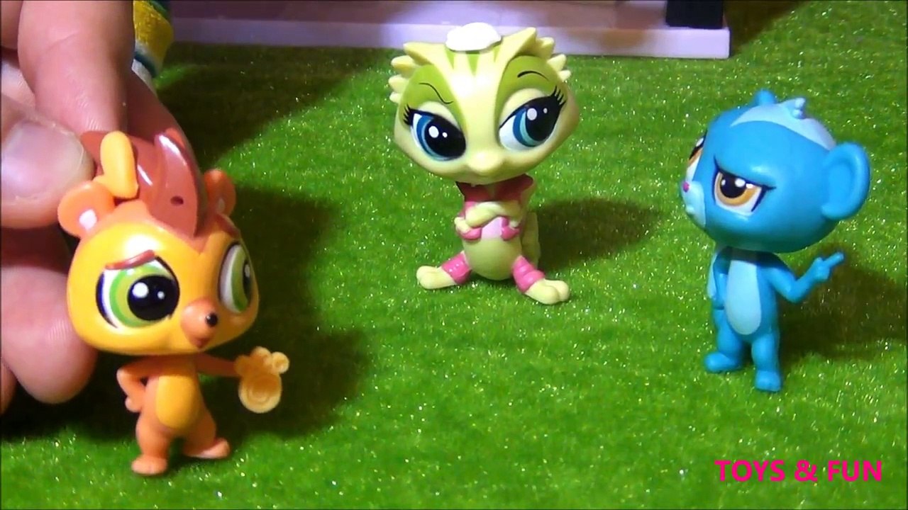 Pepee ile Niloya LPS Minişleri saklambaç oynatıyorlar - Littlest Pet Shop Minişler sak