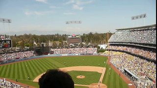 public qui chante (baseball game)