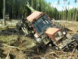 Belarus Mtz 82 stuck in deep mud, extreme mud conditions, saving with 1025