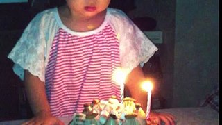 2歲生日蛋糕吹蠟燭