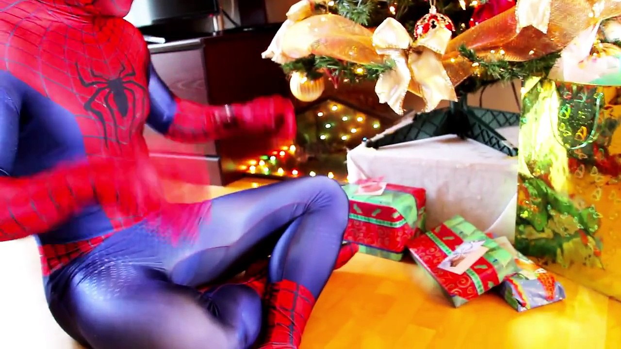 Spiderman In Real Life Superhero Movie! Minions & Kinder Surprise Eggs Unboxing