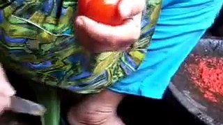 Manggiliang Lado / Menggiling Cabe Ala Nenek Yuliar