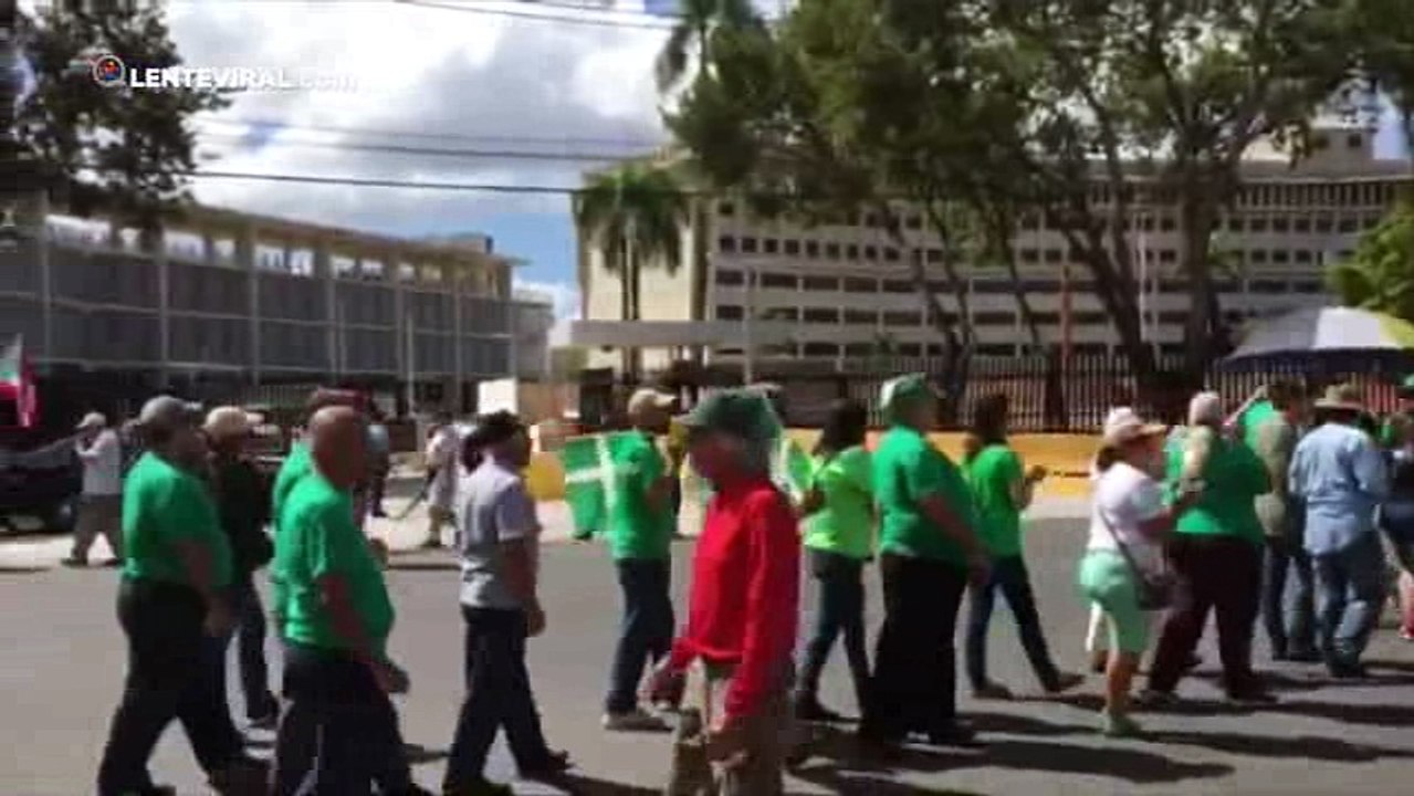 Protesta en contra de la Junta de Control Fiscal
