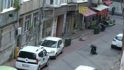 Şüpheli Otomobilde Polis İnceleme Yapıyor