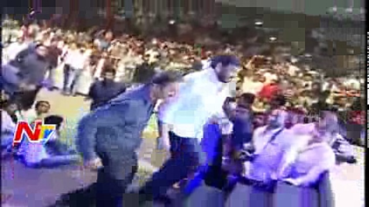 Mega Star Chiranjeevi Launches Sardaar Gabbar Singh Theatrical Trailer