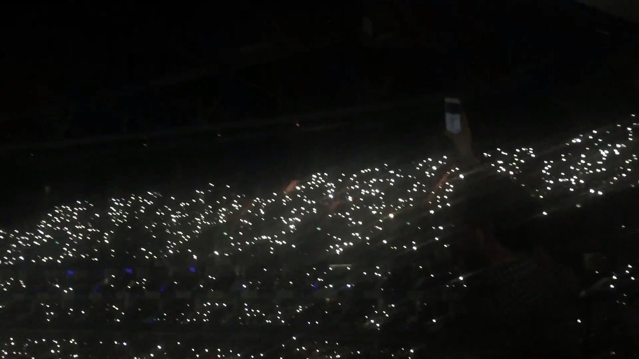 Adele chante Make You Feel My Love en hommage à Bruxelles