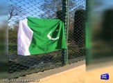 Asiya Andrabi hoists Pak flag in Srinagar on Pakistan Day