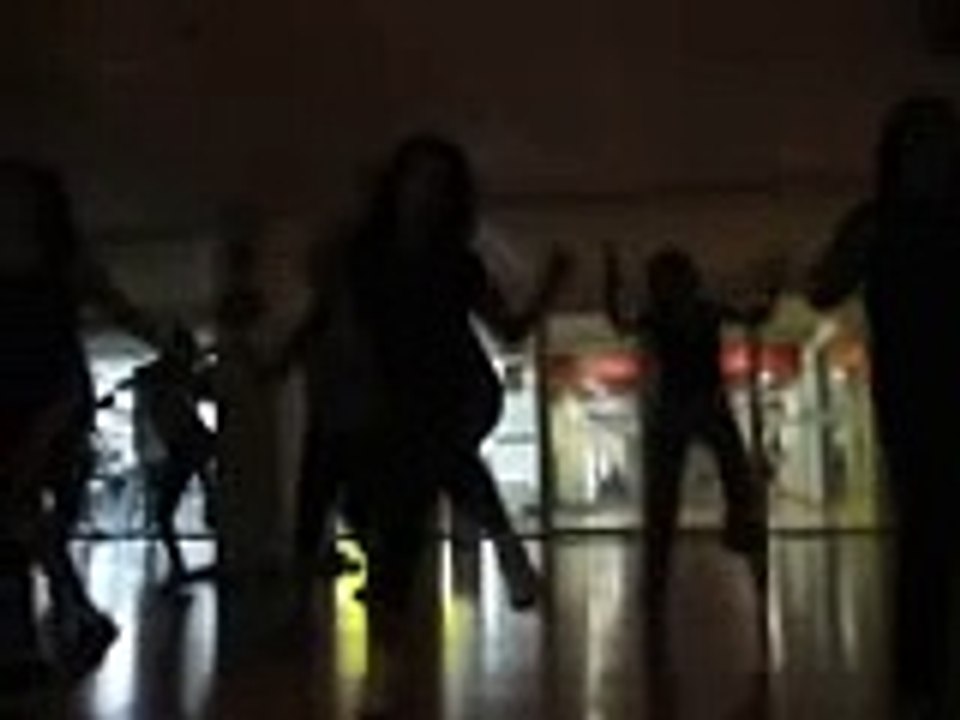 El Idolo haciendo chongo en su clase