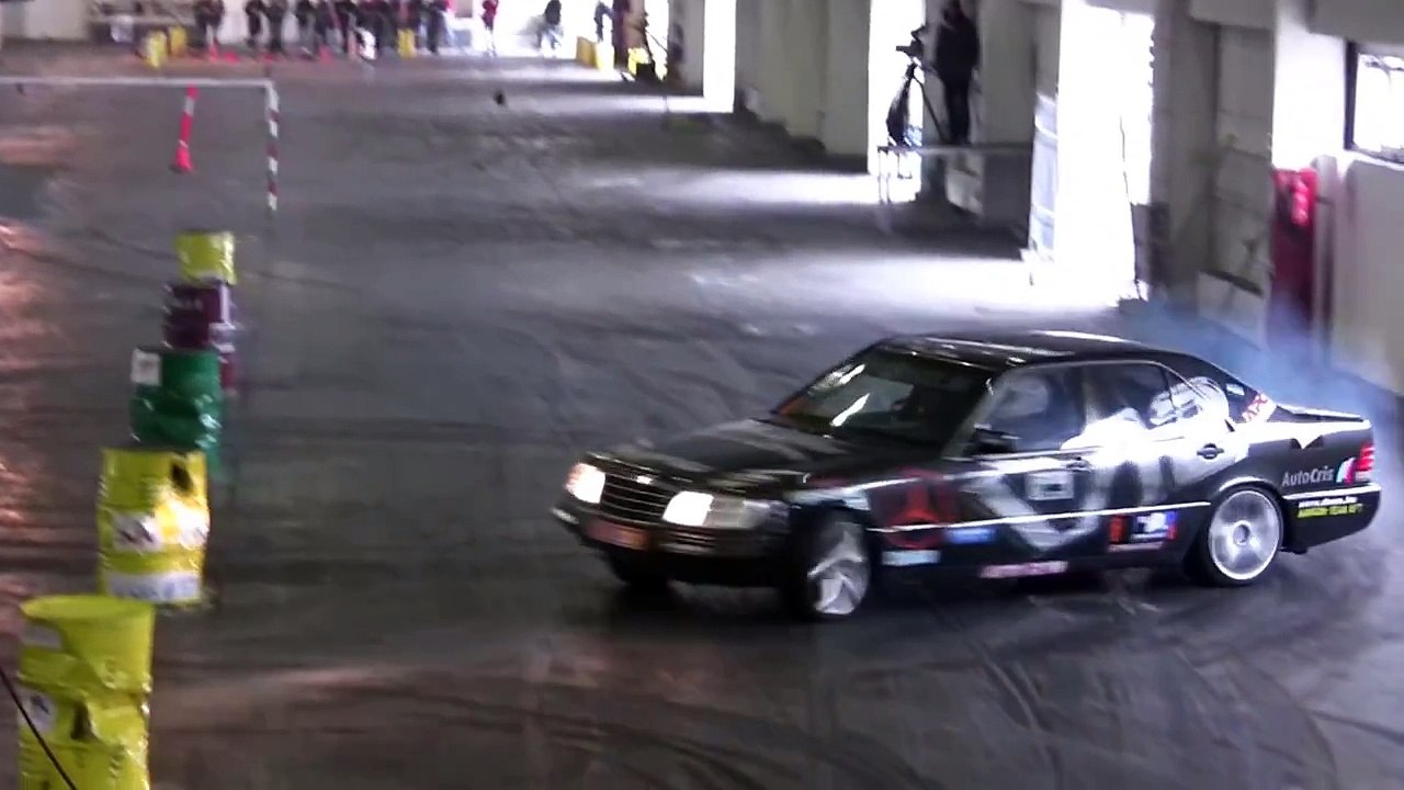 Mercedes S600 V12 drift