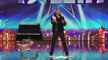 Darcy Oake's jaw-dropping dove illusions - Britain's Got Talent Amazing Trick