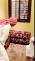 ابن سعودي يبر بأبيه ويفاجئه بصديقه الذي لم يره منذ 60 عاماً