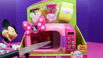 Minnie Mouse Microwave Toy With Mickey Mouse Smores and Play Doh Mess Cooking vidéo