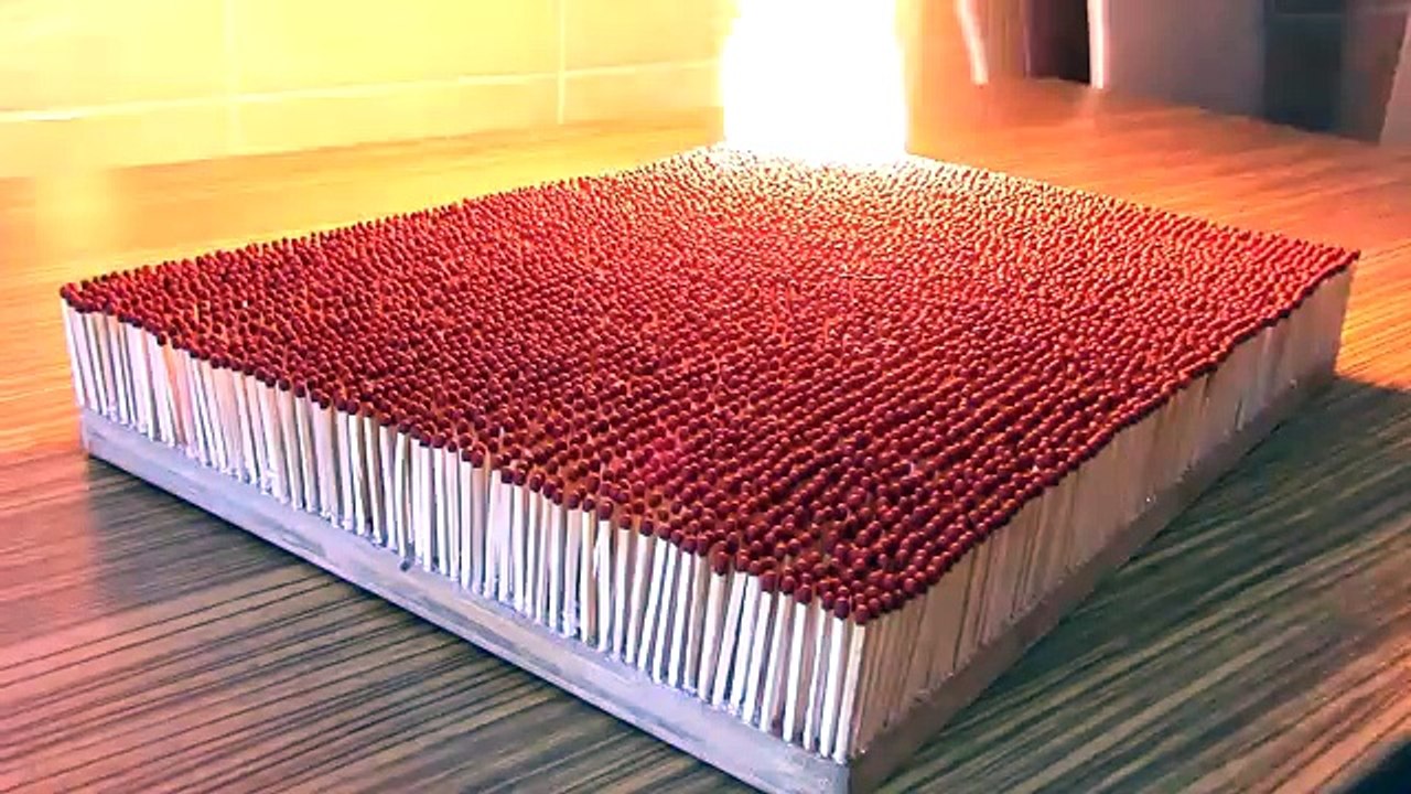 Il brûle un gâteau de 6000 allumettes