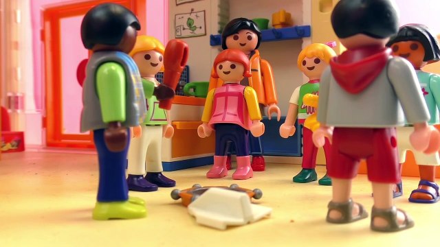 Playmobil film français – Maik a été oublié dans les toilettes du jardin d’enfants