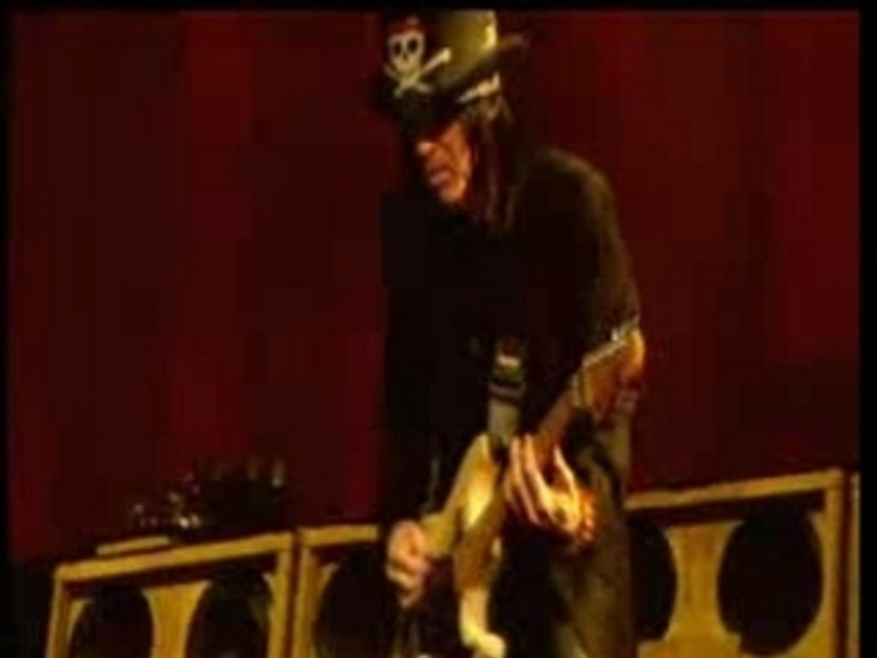 MÖTLEY CRÜE    ( live )