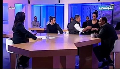 الشاعر المصري هشام الجخ يربك أستوديو مريم بالقاضي