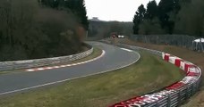 L'accident le plus impressionnant de l'année pendant une course de supercar