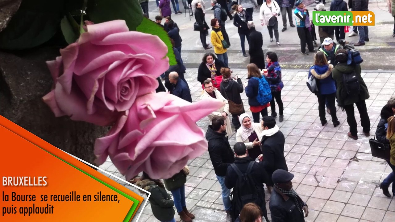 la Bourse, Bruxelles se recueille en silence, puis applaudit