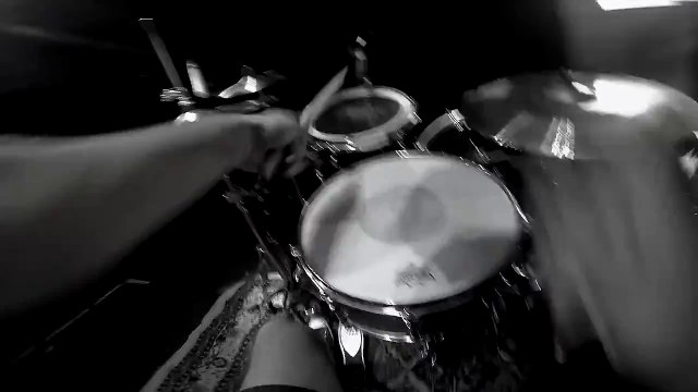 Quand tu fais de la batterie acrobatique !