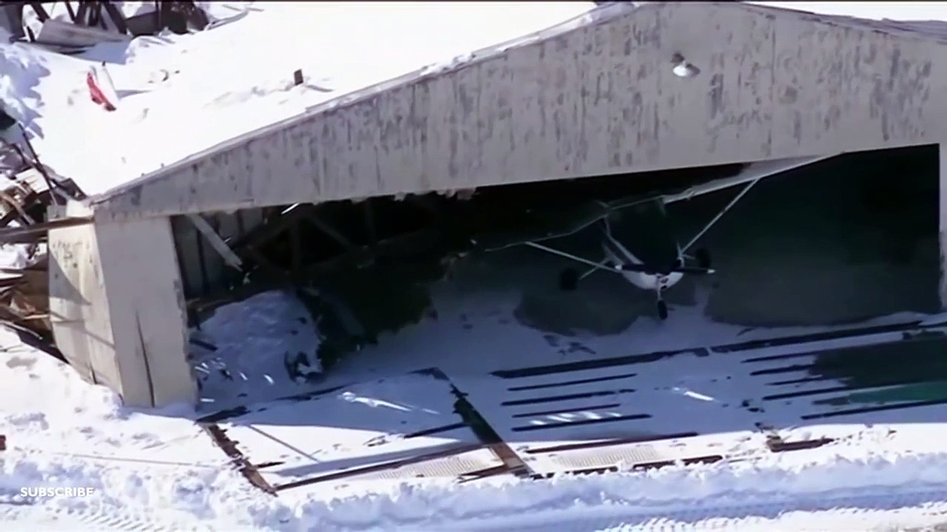 Roofs collapse under weight of snow in US - BBC News