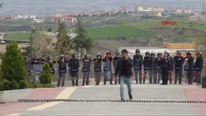 Kocaeli Üniversitesi'nde Nevruz Kutlamasına Müdahale 10 Gözaltı