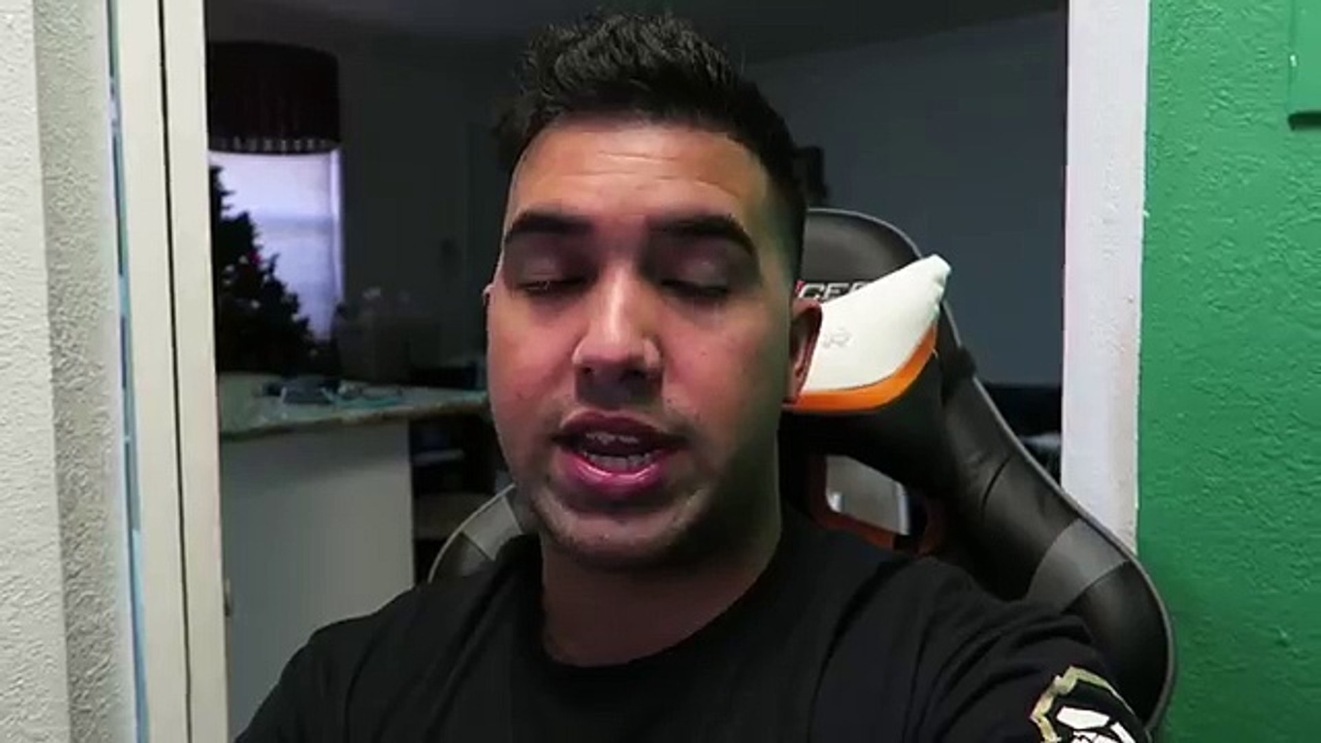 SMALLEST Gaming Room Setup In The WORLD - Gaming Setup Tour 2015 11